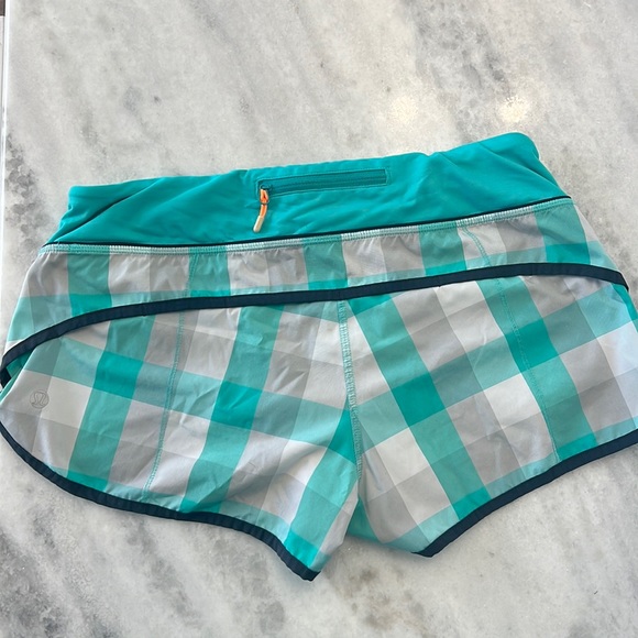 Lululemon Speed Up shorts 2.5” inseam - Picture 2 of 4